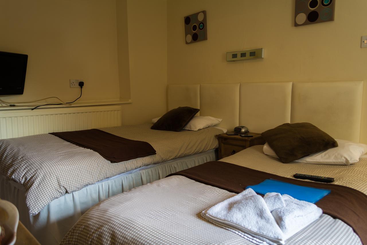 The Lodge Суиндон Экстерьер фото