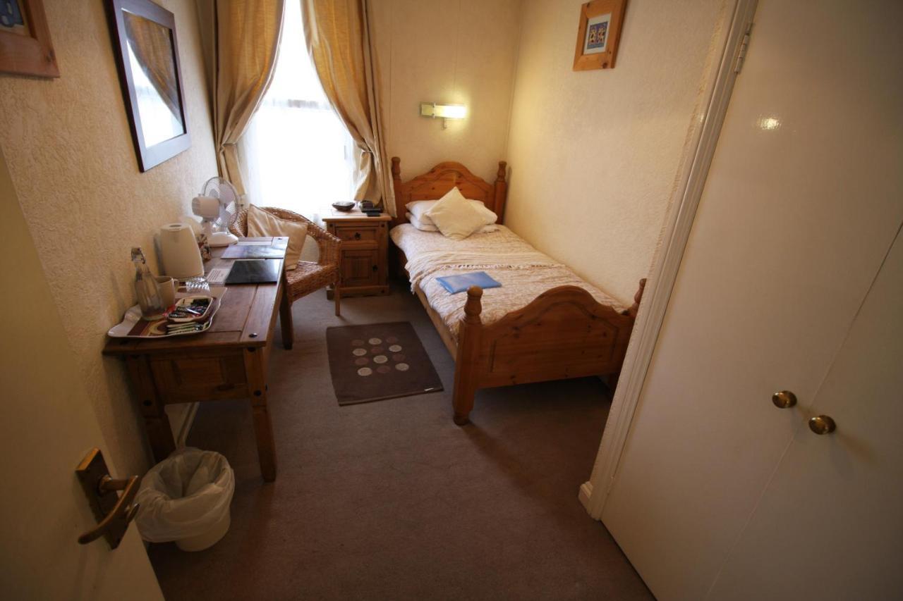 The Lodge Суиндон Экстерьер фото