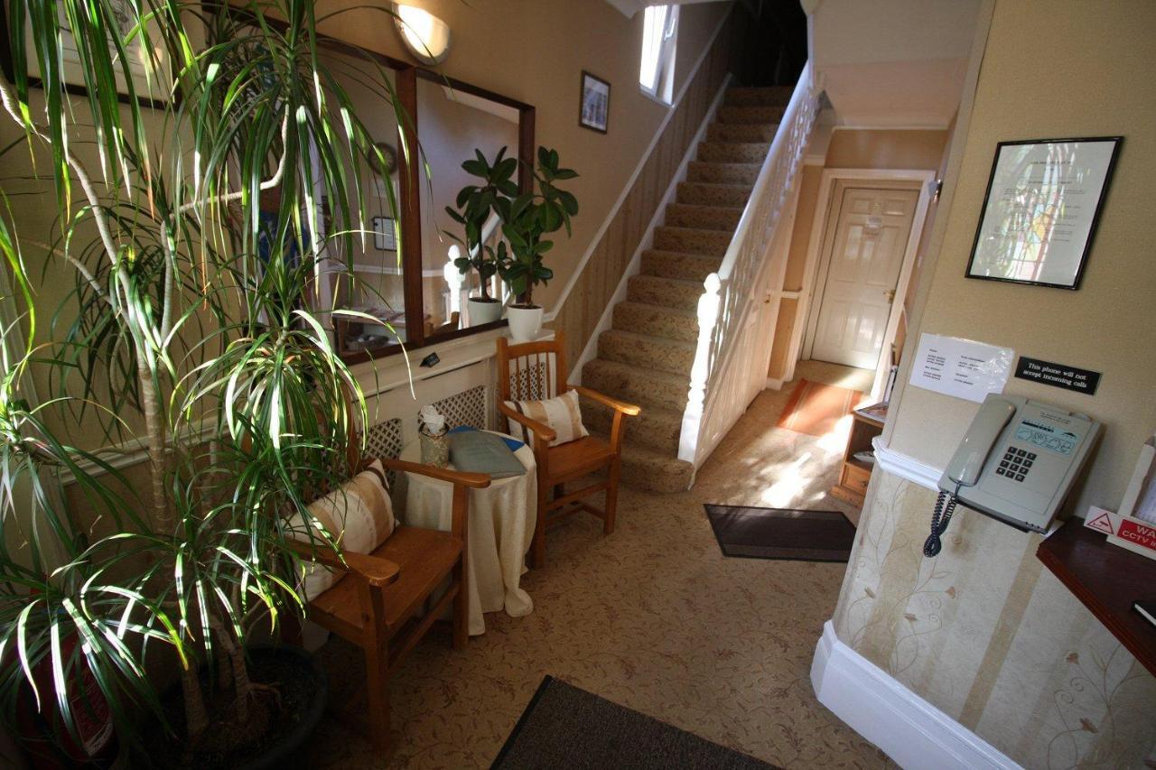 The Lodge Суиндон Экстерьер фото